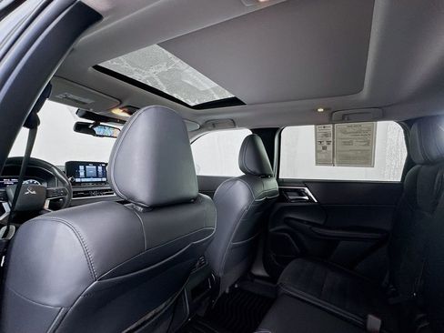 Used 2023 Mitsubishi Outlander SE image 19