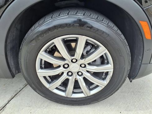 Used 2022 Cadillac XT4 Premium Luxury w/ Enhanced Visibility Package FWD image 7