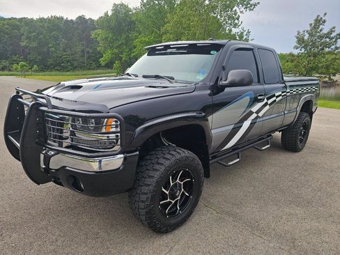 Used 2003 GMC Sierra 1500 SLT w/ SLT Preferred Equipment Group AWD/4WD image 12