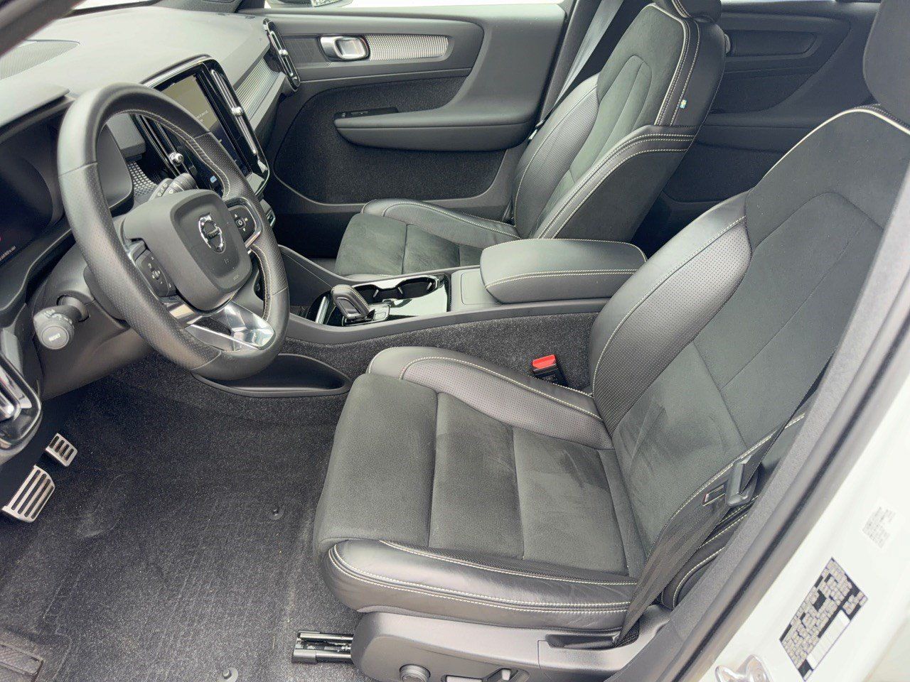 Used 2021 Volvo XC40 P8 Recharge w/ Climate Package AWD/4WD image 5