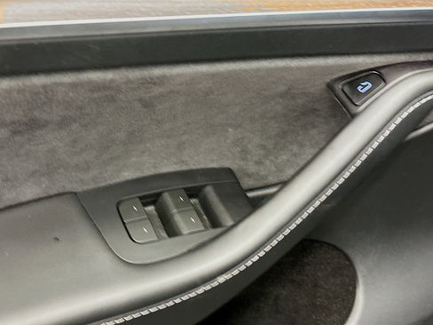 Used 2023 Tesla Model Y Performance image 15