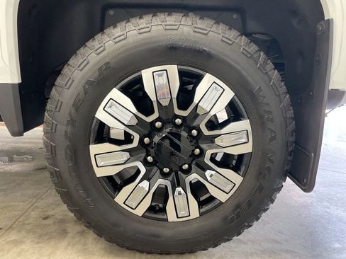 Used 2024 GMC Sierra 3500 Denali image 16