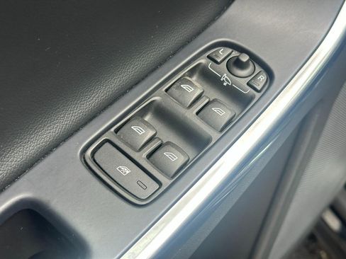 Used 2016 Volvo XC60 T5 Premier w/ Proximity Package FWD image 16