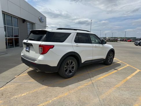 Used 2021 Ford Explorer XLT w/ Equipment Group 202A RWD image 7