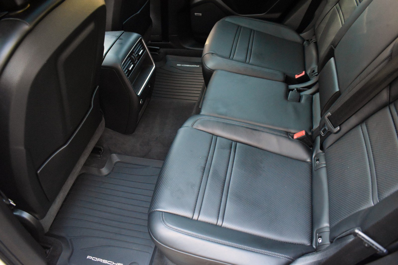 Used 2021 Porsche Cayenne Coupe AWD/4WD image 34