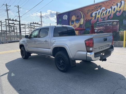 Used 2019 Toyota Tacoma SR5 AWD/4WD image 3