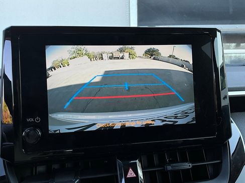 Used 2025 Toyota Corolla LE image 24