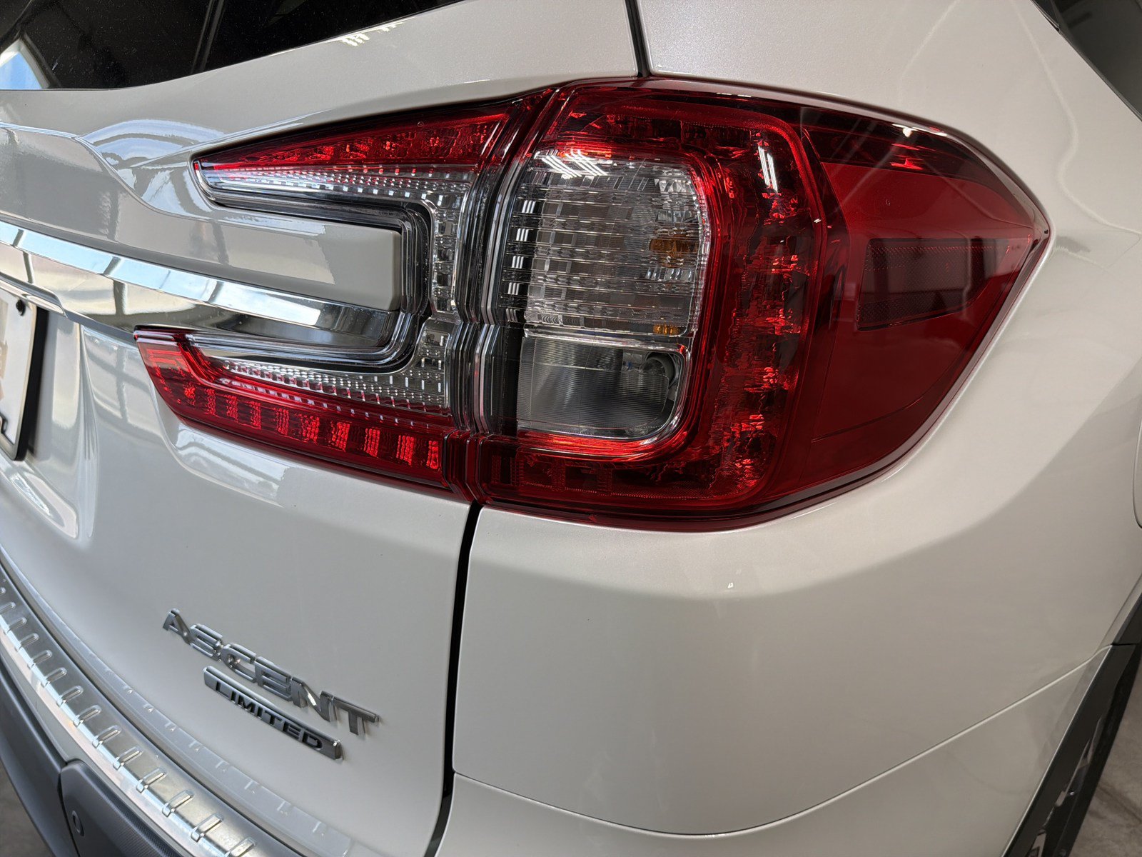 Used 2024 Subaru Ascent Limited AWD/4WD image 17
