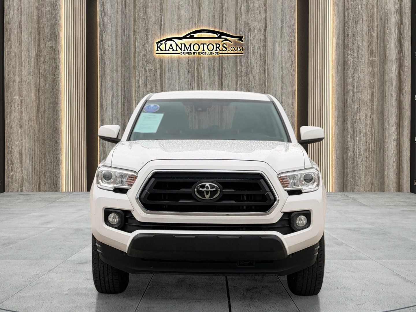 Used 2022 Toyota Tacoma SR5 RWD image 2