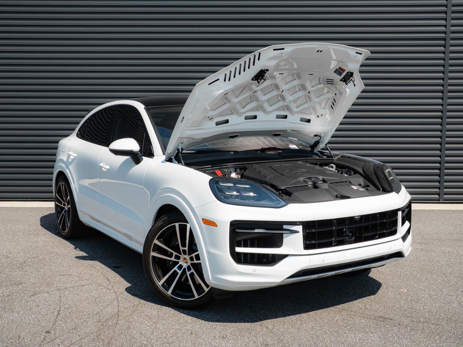 Certified 2026 Porsche Cayenne GTS AWD/4WD image 34