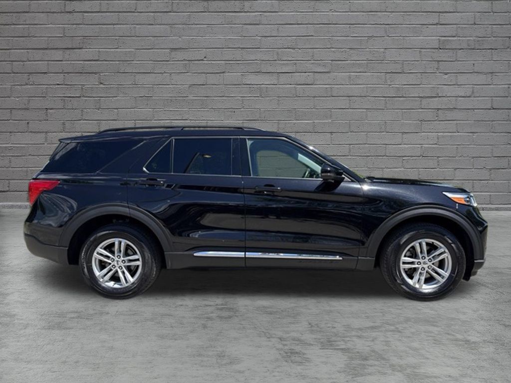 Used 2024 Ford Explorer XLT w/ Equipment Group 202A AWD/4WD image 9