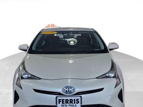 Used 2016 Toyota Prius Two image 10