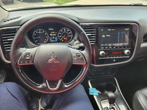 Used 2020 Mitsubishi Outlander SE AWD/4WD image 16