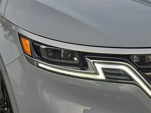 Certified 2024 Kia Carnival SX Prestige image 10