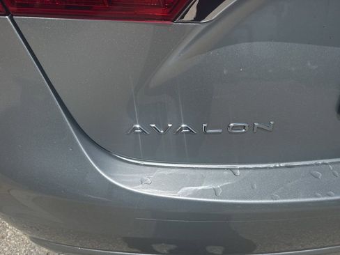 Used 2018 Toyota Avalon XLE Premium FWD image 8