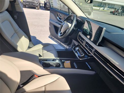 New 2026 Lincoln Corsair Premiere image 17