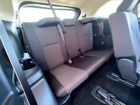 Used 2024 Toyota Highlander LE image 28