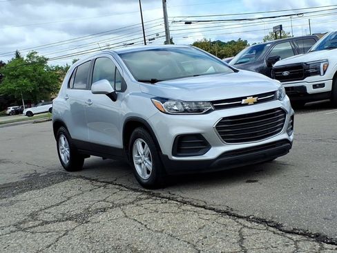 Used 2020 Chevrolet Trax LS w/ Tint and Cruise Package FWD image 7