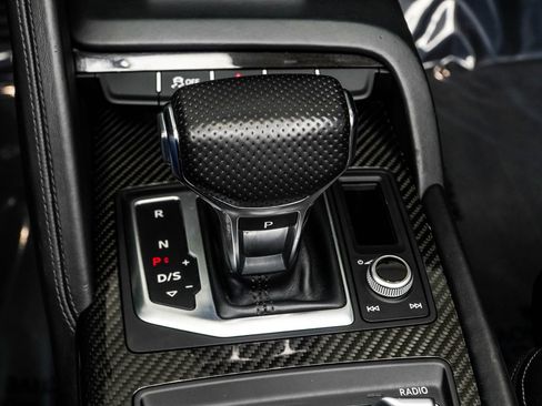 Used 2017 Audi R8 V10 w/ Carbon Exterior Package AWD/4WD image 29
