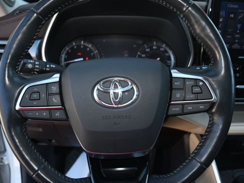 Used 2020 Toyota Highlander Platinum image 15