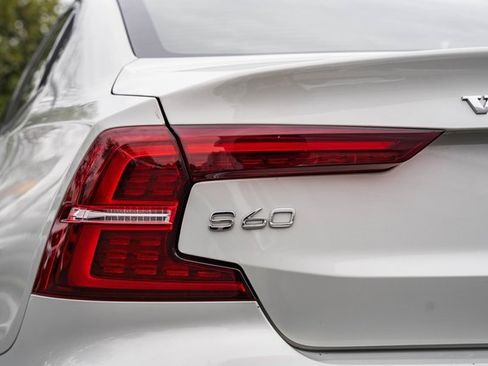 Used 2021 Volvo S60 T5 Momentum w/ Protection Package Premier image 8