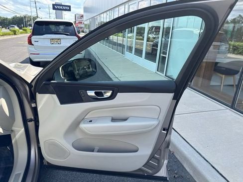 Used 2024 Volvo XC60 T8 Plus w/ Climate Package AWD/4WD image 14