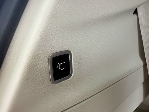 Used 2022 Chrysler Pacifica Touring-L FWD image 8