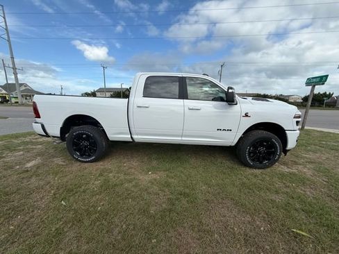 New 2026 RAM 2500 Laramie AWD/4WD image 8