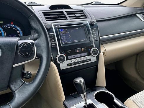 Used 2013 Toyota Camry XLE image 6