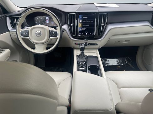 Used 2021 Volvo XC60 T5 Momentum image 11
