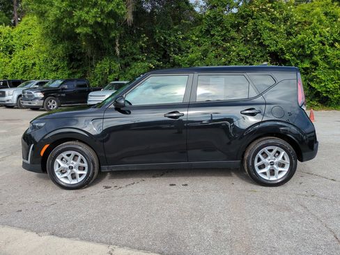 Used 2025 Kia Soul LX w/ LX Technology Package FWD image 8