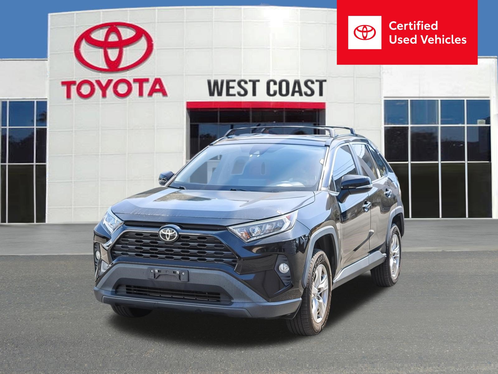 Used 2021 Toyota RAV4 XLE FWD image 1