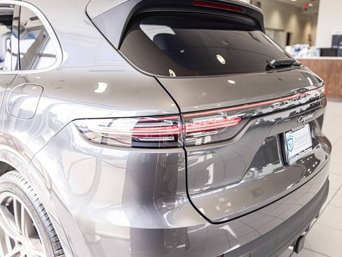 Used 2021 Porsche Cayenne E-Hybrid image 16