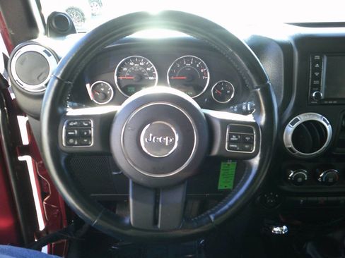 Used 2011 Jeep Wrangler Unlimited Sahara w/ Dual Top Group AWD/4WD image 17