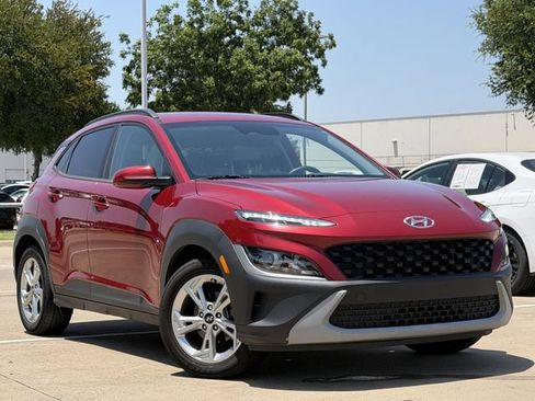 Used 2023 Hyundai Kona SEL FWD image 2