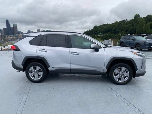 Used 2022 Toyota RAV4 XLE w/ XLE Grade Weather Package AWD/4WD image 3