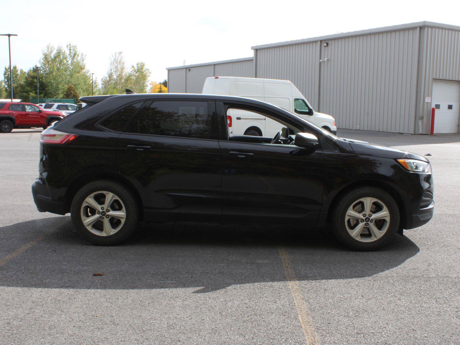 Used 2019 Ford Edge SE AWD/4WD image 4