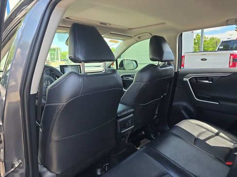 Used 2019 Toyota RAV4 Limited w/ Advanced Technology Package AWD/4WD image 18