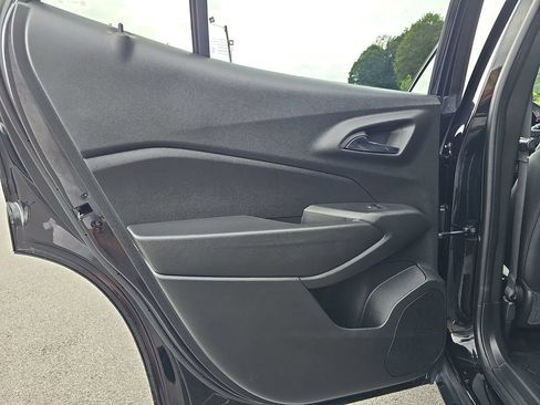 Used 2024 Chevrolet Trax RS w/ Sunroof Package FWD image 25
