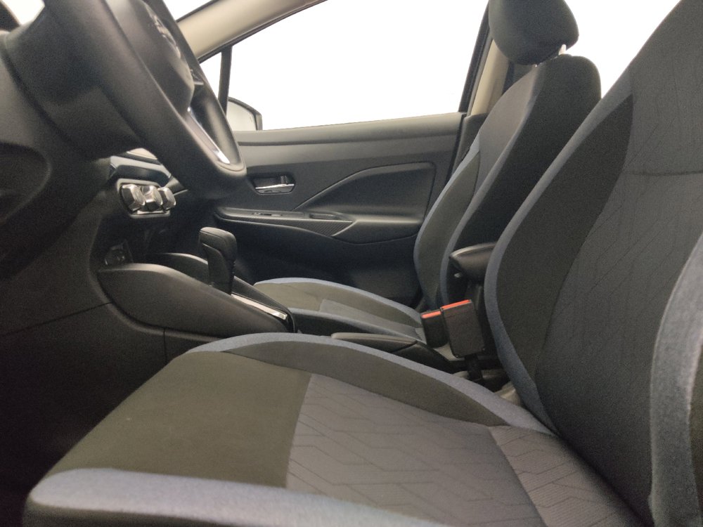 Used 2025 Nissan Versa SV FWD image 17