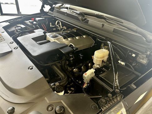 Used 2018 Cadillac Escalade 2WD image 19