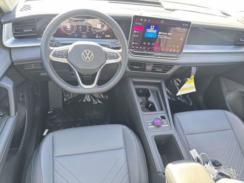 New 2026 Volkswagen Tiguan SE image 7