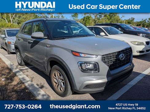 Used 2023 Hyundai Venue SE image 4