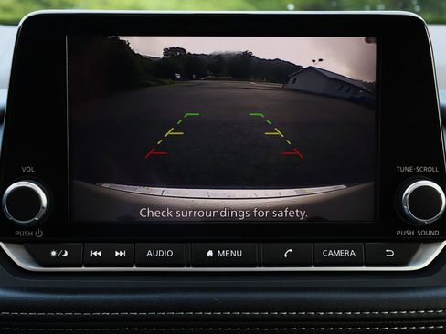 Used 2023 Nissan Rogue SV image 29