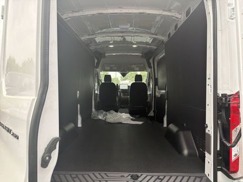 New 2026 Ford Transit 250 148 Medium Roof w/ Load Area Protection Package RWD image 34