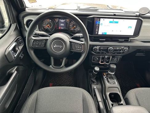 Used 2025 Jeep Gladiator Sport image 11