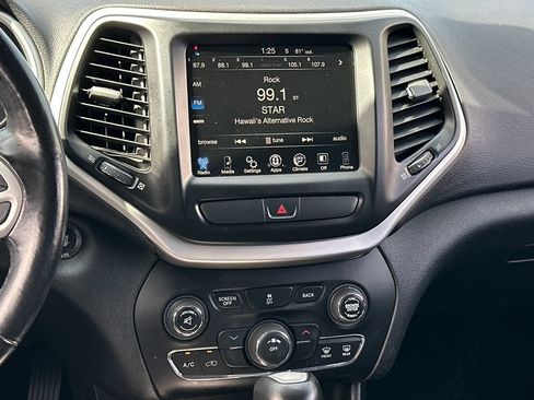 Used 2018 Jeep Cherokee Latitude Plus FWD image 16