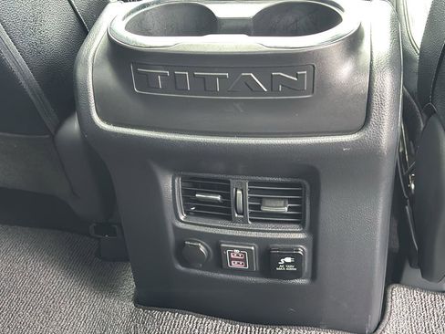 Used 2020 Nissan Titan SL w/ Moonroof Package image 21