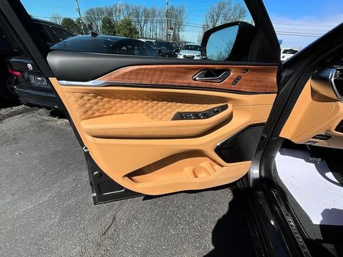 New 2026 Jeep Grand Cherokee Summit w/ Obsidian Package image 11