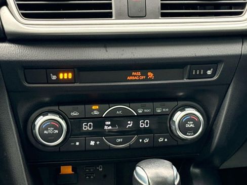 Used 2018 MAZDA MAZDA3 Touring image 18